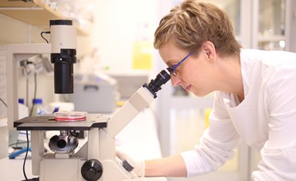 Associate Professor Kate Schroder discovered that inflammasomes normally work with an in-built timer switch when they activate the inflammation process. Associate Professor Kate Schroder discovered that inflammasomes normally work with an in-built timer switch when they activate the inflammation process.